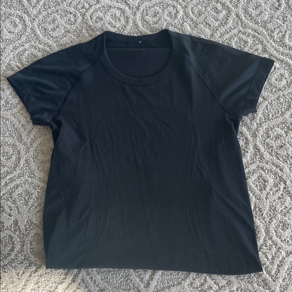 Lululemon swiftly tech short sleeve hip length shirt